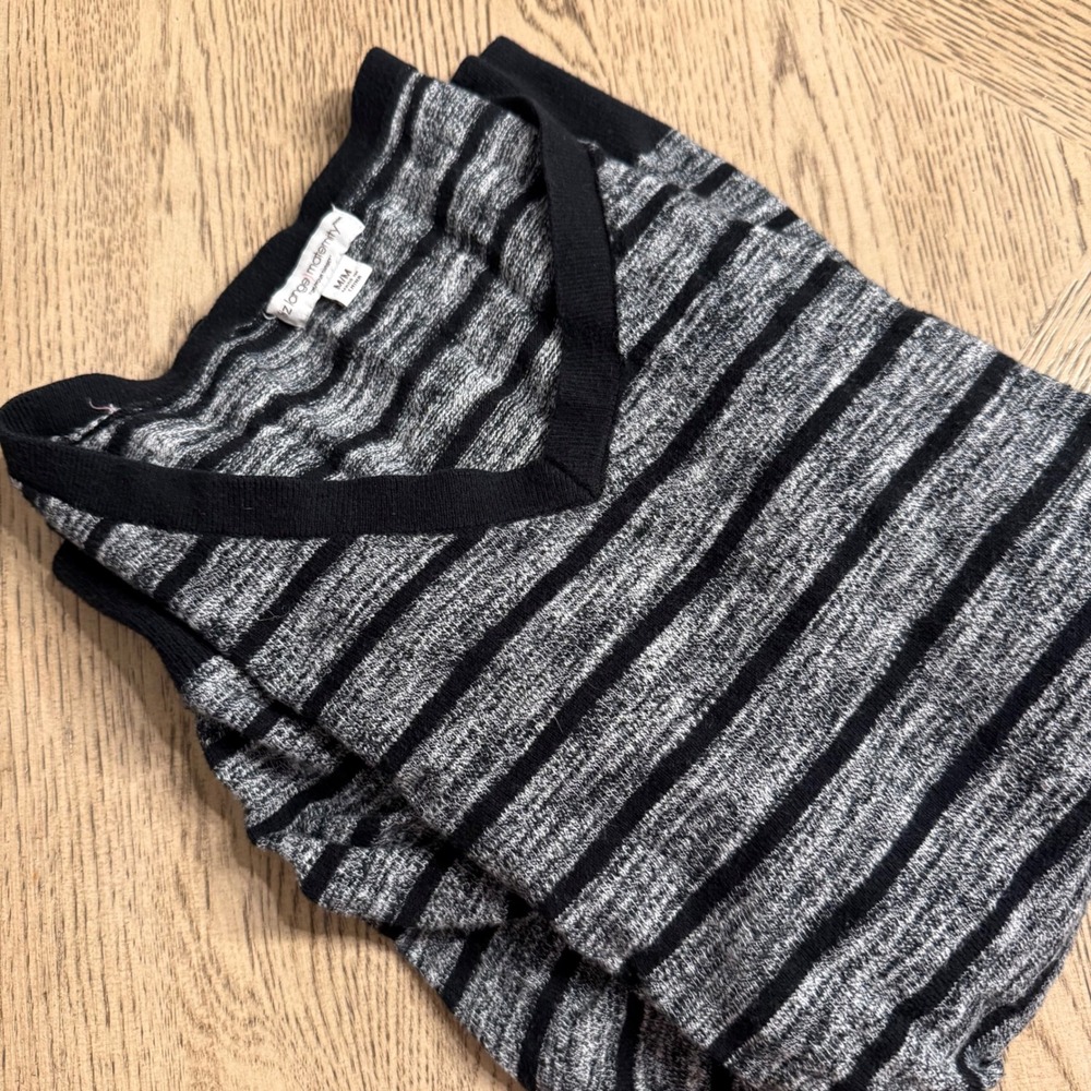 Liz Lange Maternity Sweater Womens Medium Black Gray Striped V-Neck Ruched Sides